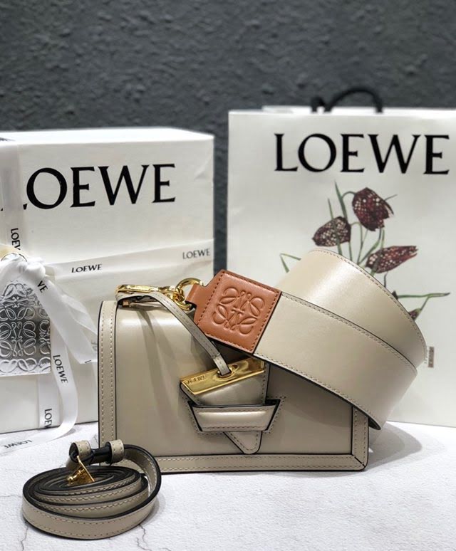 LOEWE包包 羅意威小號Barcelona三角包 羅意威雙肩帶斜挎包 10159  tcl1362