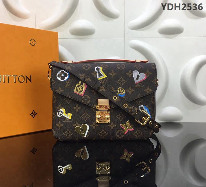 路易威登LV 頂級原單 M44366 Love Lock膠囊系列 鎖扣 鑰匙和花卉圖案 Pochette Métis手袋 手提肩背斜挎包  YDH2536