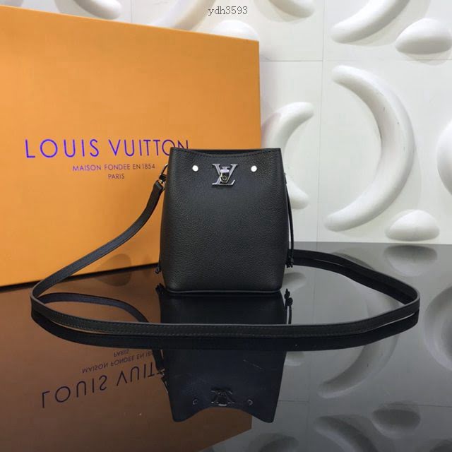 LV包包 M68709 Nano Lockme Bucket手袋 粒面小牛皮 lv小號水桶包 lv單肩斜挎女包  ydh3593