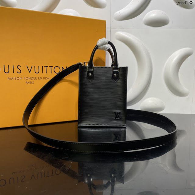 Louis Vuitton新款女包 M69575 路易威登Petit Sac Plat手袋 LV手机包手提肩背斜挎包  ydh4183