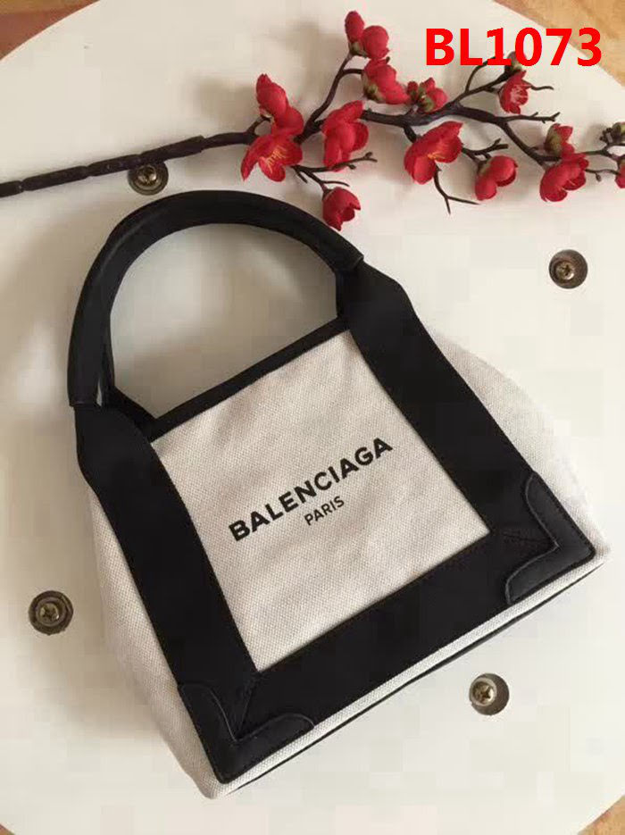 BALENCIAG巴黎世家 帆布包 頭層牛皮配帆布 網紅款 可手提可斜挎 夏天出行旅遊必備款  BL1073