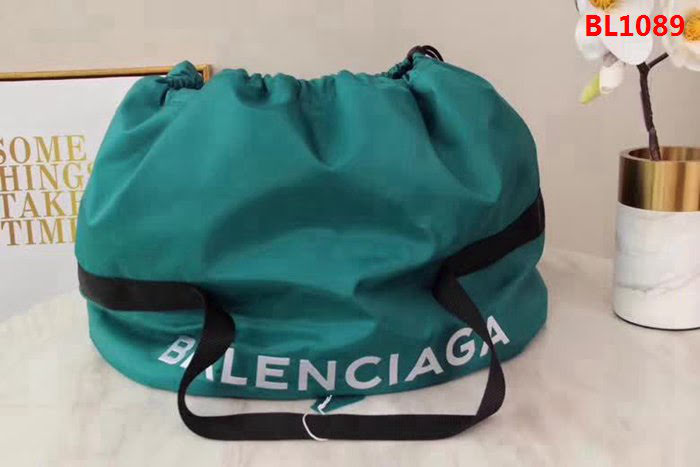 BALENCIAG巴黎世家 超輕旅行袋 運動袋 日常凹造型袋  BL1089