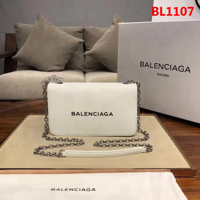 BALENCIAG巴黎世家 鏈條斜挎包 定制進口牛皮搭配精緻鏈條肩帶  BL1107