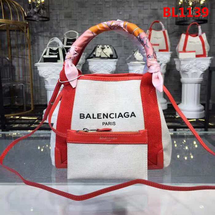 BALENCIAG巴黎世家 購物包️定制帆布配油蠟皮 簡單寬闊 購物包推薦款 包側可通過紐扣收納  BL1139