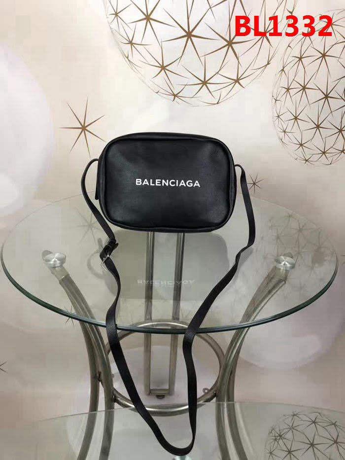 BALENCIAG巴黎世家 摔紋牛皮相機包 巴黎世家超暴款包包 男女通用  BL1332