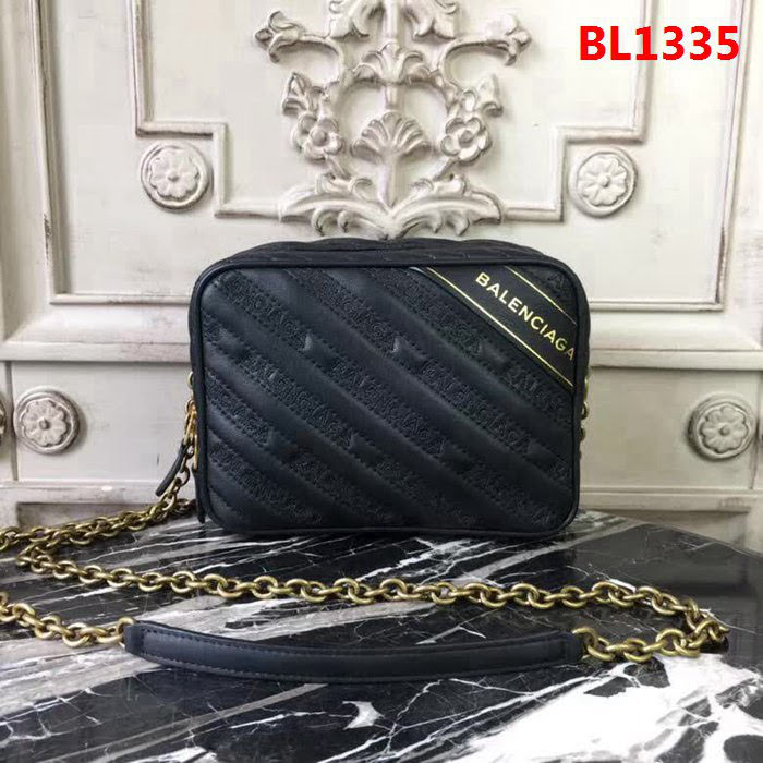 BALENCIAG巴黎世家 BALENCIAG   BLanket 系列 印花絎縫鏈條小方包 包身字母刺繡LOGO 時尚百搭斜挎包  BL1335