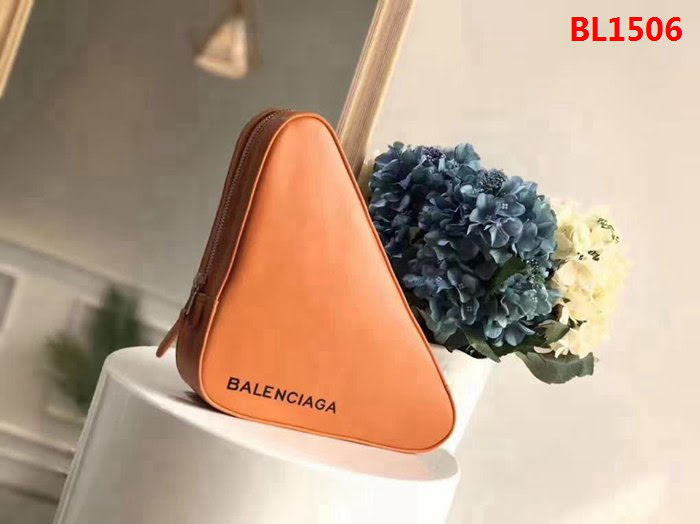 BALENCIAG巴黎世家 三角手包  BL1506