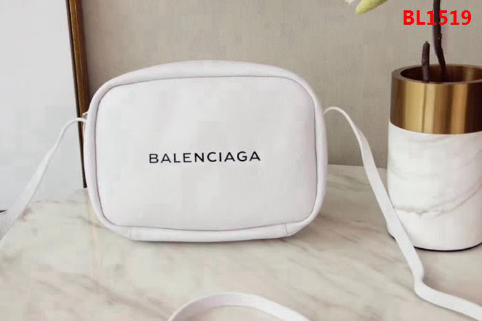 BALENCIAG巴黎世家 BALENCIAGA EVERYDAY 大號 系列之今年新品 中婆婆推薦 相機包  BL1519