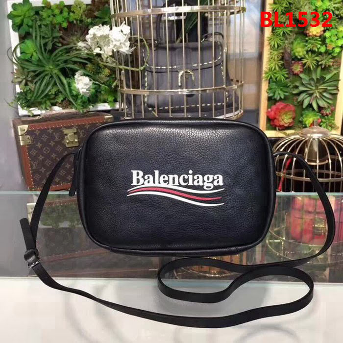 BALENCIAG巴黎世家 可樂聯名版 相機包 專櫃最新款 荔枝紋皮斜挎包  BL1532