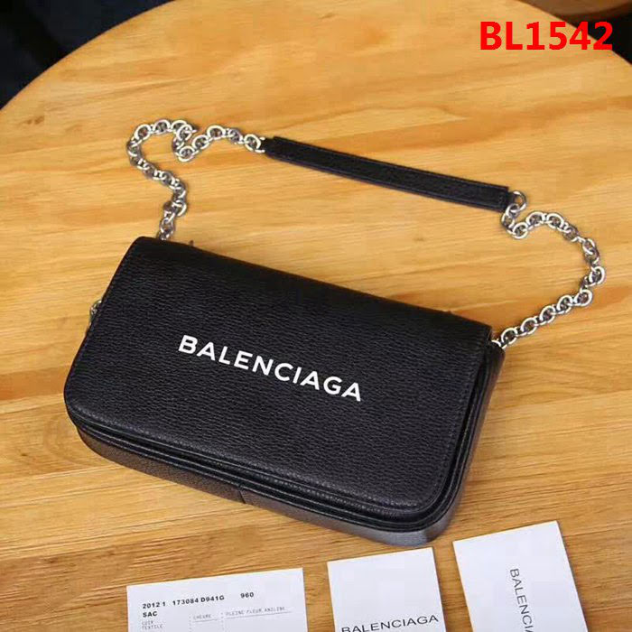 BALENCIAG巴黎世家 18年最新款包包 鏈條斜挎包  BL1542