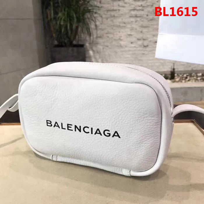 BALENCIAG巴黎世家 相機包 專櫃最新款 裏外全荔枝紋皮 字母LOGO 斜跨小包  BL1615