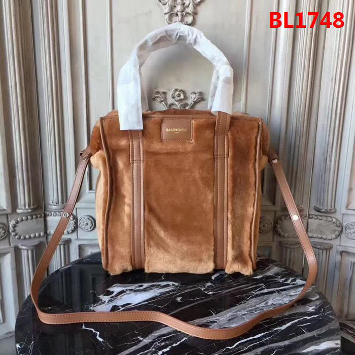 BALENCIAG巴黎世家 BALENCIAGA BAZAR 羊羔毛 手提肩背包  BL1748