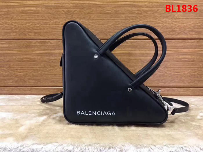 BALENCIAG巴黎世家 17秋冬 爆款三角包 原版進口皮 476975  BL1836