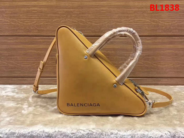 BALENCIAG巴黎世家 17秋冬 爆款三角包 原版進口皮 476975  BL1838