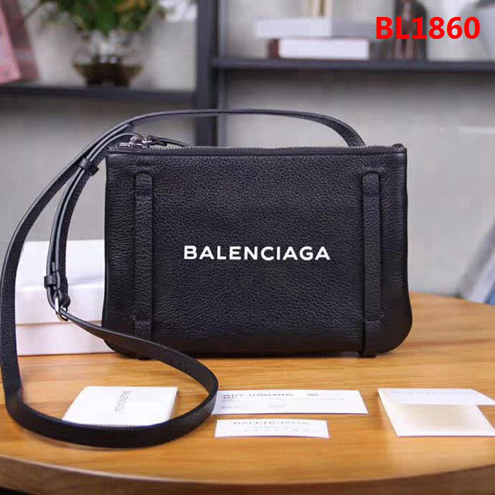 BALENCIAG巴黎世家 超暴款包包 摔紋牛皮斜挎包  BL1860