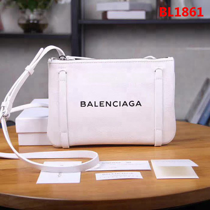 BALENCIAG巴黎世家 超暴款包包 摔紋牛皮斜挎包  BL1861