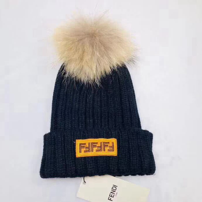 FENDI芬迪 代購品質 專櫃款 大毛球毛線帽 LLWJ7450