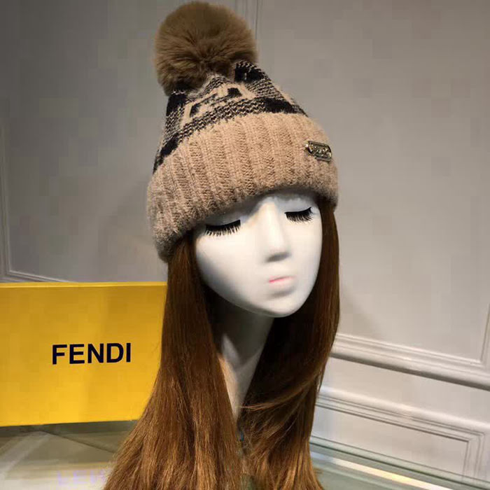 FENDI芬迪 跑量款 新款加厚加絨保暖兔絨毛線帽 LLWJ7601