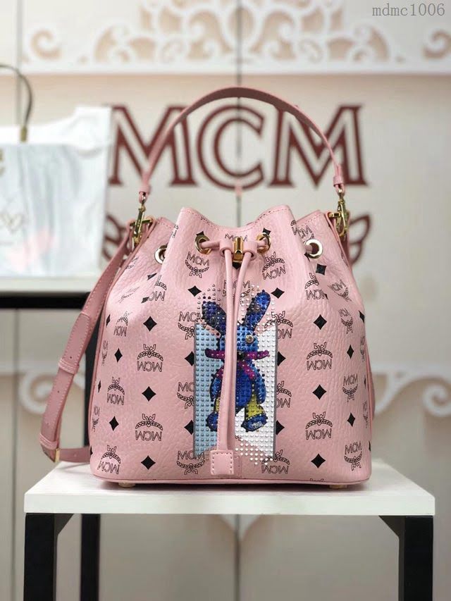 MCM女包 原單 新款 6215兔彩虹 經典兔子抽繩 小鉚釘 MCM女單肩包 斜挎包  mdmc1006