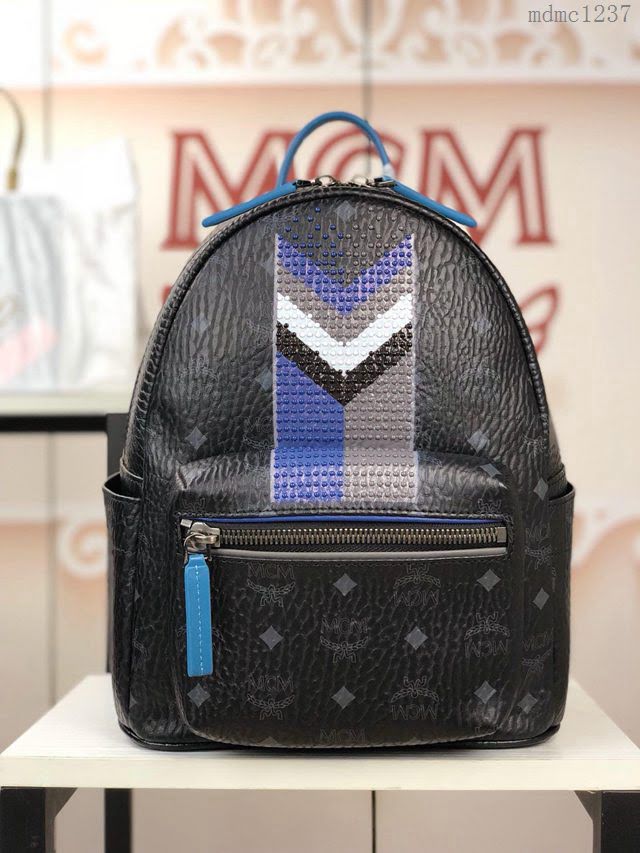 MCM雙肩背包 原單 5910 STARK CHEVRON系列 時尚V字型條紋彩虹釘新款 經典印花logo雙肩包 MCM背包  mdmc1237