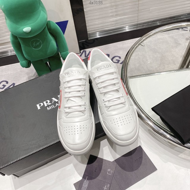 Prada男女運動休閒鞋 普拉達專櫃最新款小白鞋 情侶款平板休閒鞋 dx3186