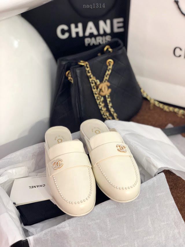 Chanel女鞋 香奈兒2020春夏頂級涼鞋系列 大扣小珍珠 Chanel爆款休閒女單皮鞋  naq1314