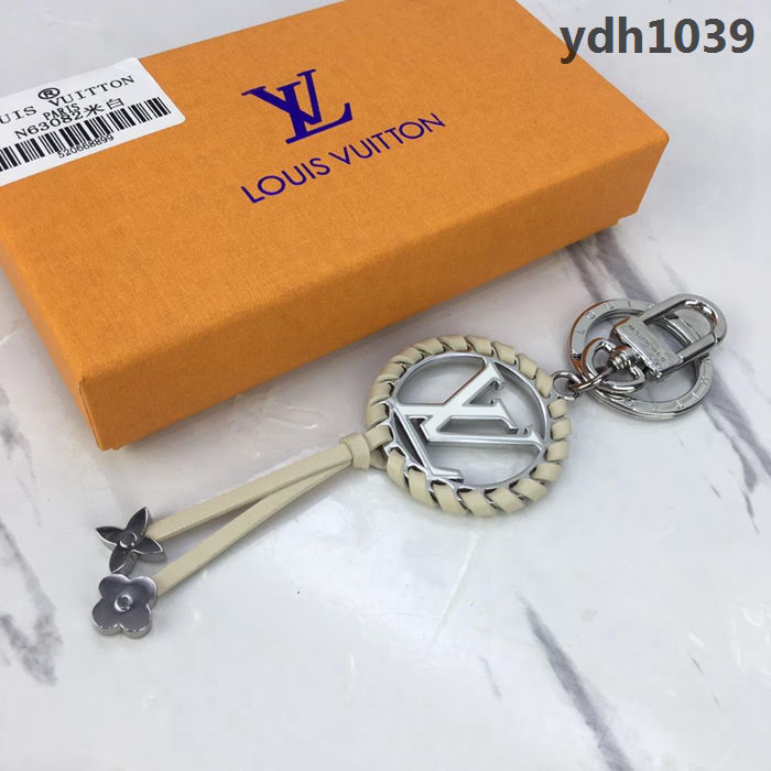 路易威登LV 頂級原單 M63082黑色 LV Circle為特色 Very包飾與鑰匙扣 鑰匙環 彈簧扣上刻有路易威登簽名字樣  ydh1039