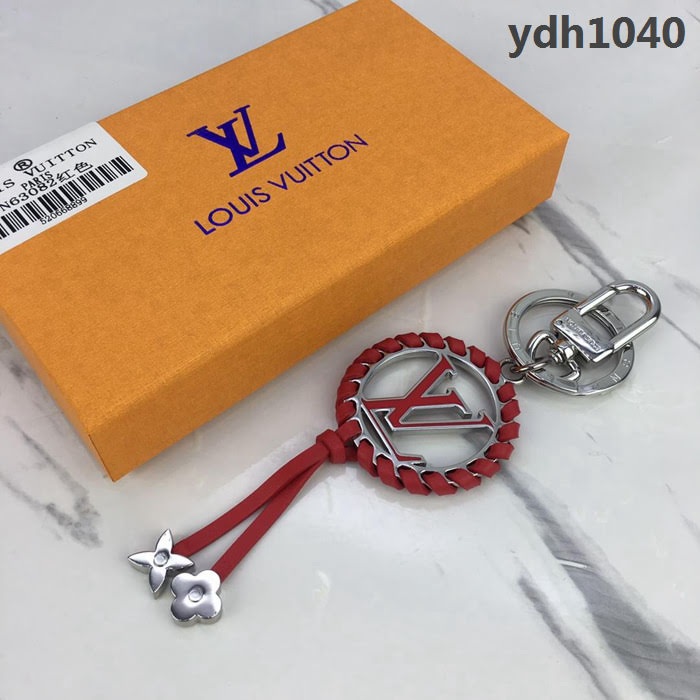 路易威登LV 頂級原單 M63082黑色 LV Circle為特色 Very包飾與鑰匙扣 鑰匙環 彈簧扣上刻有路易威登簽名字樣  ydh1040