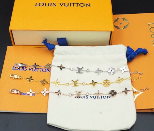 Louis Vuitton新款飾品 路易威登經典款女士手鏈手環 LV字母老花手鏈  zglv1869