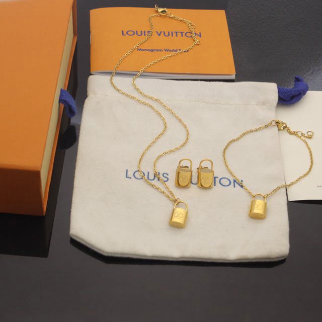 Louis Vuitton新款飾品 路易威登時尚百搭款 LV項鏈手鏈耳釘鎖頭套裝  zglv1880