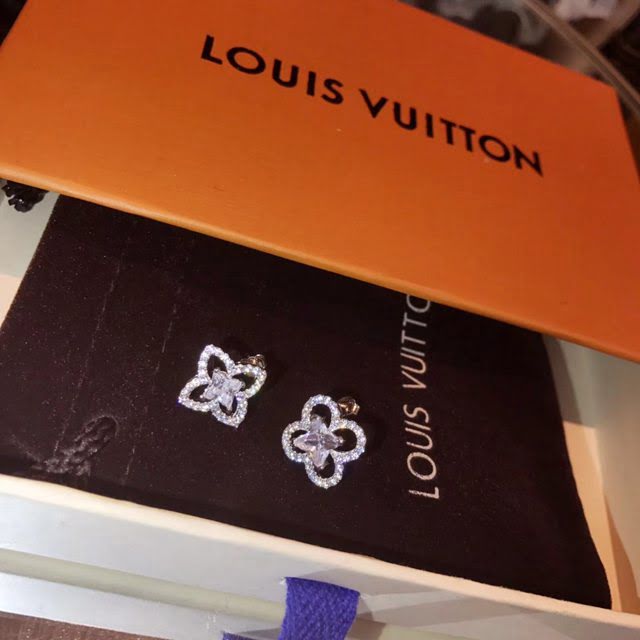 Louis Vuitton純銀飾品 路易威登高端精緻S925純銀銀色耳環耳飾 LV不對稱耳釘  zglv1884