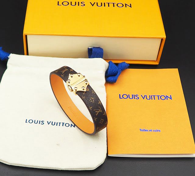 Louis Vuitton新款飾品 路易威登老花六釘皮手鏈手環 LV男女卡扣小牛皮手鐲  zglv1995