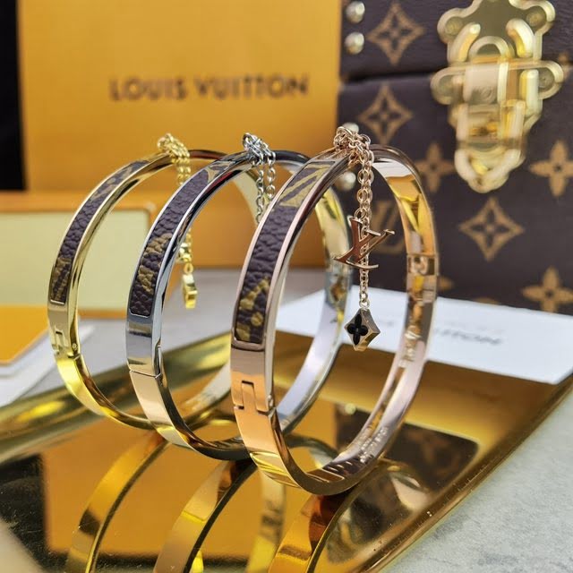 Louis Vuitton新款飾品 路易威登老花皮繩手鏈 LV鏈條手鐲  zglv2084
