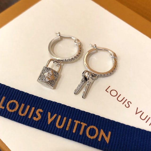 Louis Vuitton新款飾品 路易威登鎖頭鑰匙耳釘 LV不對稱圓環耳勾耳環  zglv2092