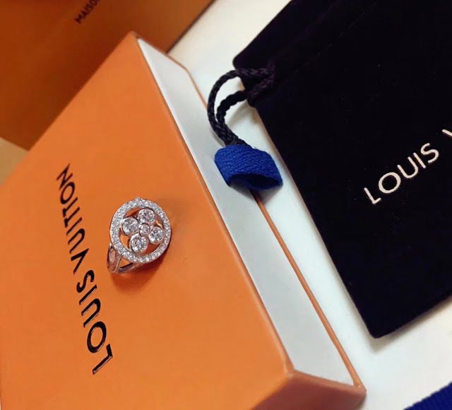Louis Vuitton純銀飾品 路易威登四葉草滿鑽戒指 LV新款四葉草鏤空女戒指指環  zglv2132