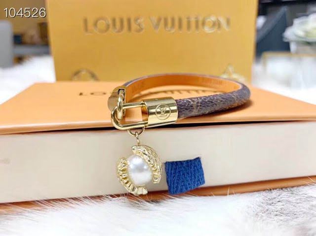 Louis Vuitton新款飾品 路易威登老花皮手鏈 LV羽毛包珍珠手環  zglv2163