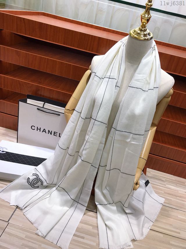 CHANEL女圍巾 香奈兒經典格紋 百搭純色 小香家羊毛刺繡披肩  llwj6381