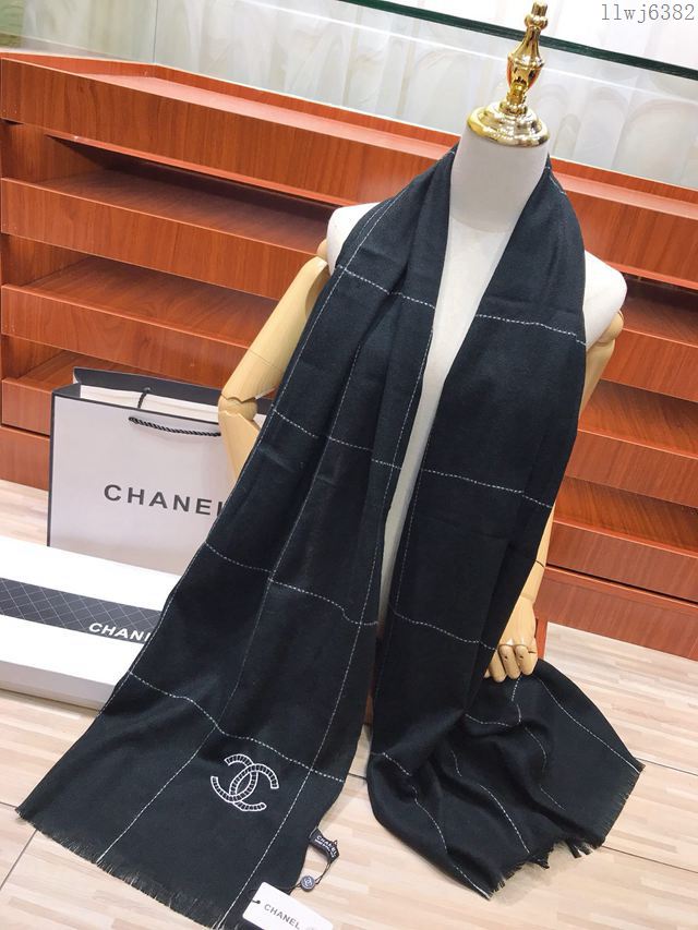 CHANEL女圍巾 香奈兒經典格紋 百搭純色 小香家羊毛刺繡披肩  llwj6382