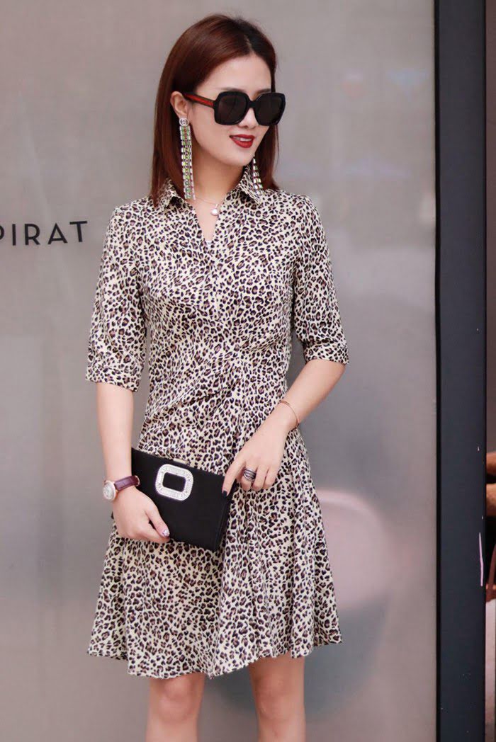 Chanel香奈兒 法國專櫃同步新款 2019新款 V領 前片腰身收褶 洋氣時尚 南法風情連衣裙  xly1152