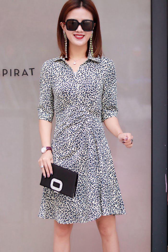 Chanel香奈兒 法國專櫃同步新款 2019新款 V領 前片腰身收褶 洋氣時尚 南法風情連衣裙  xly1153