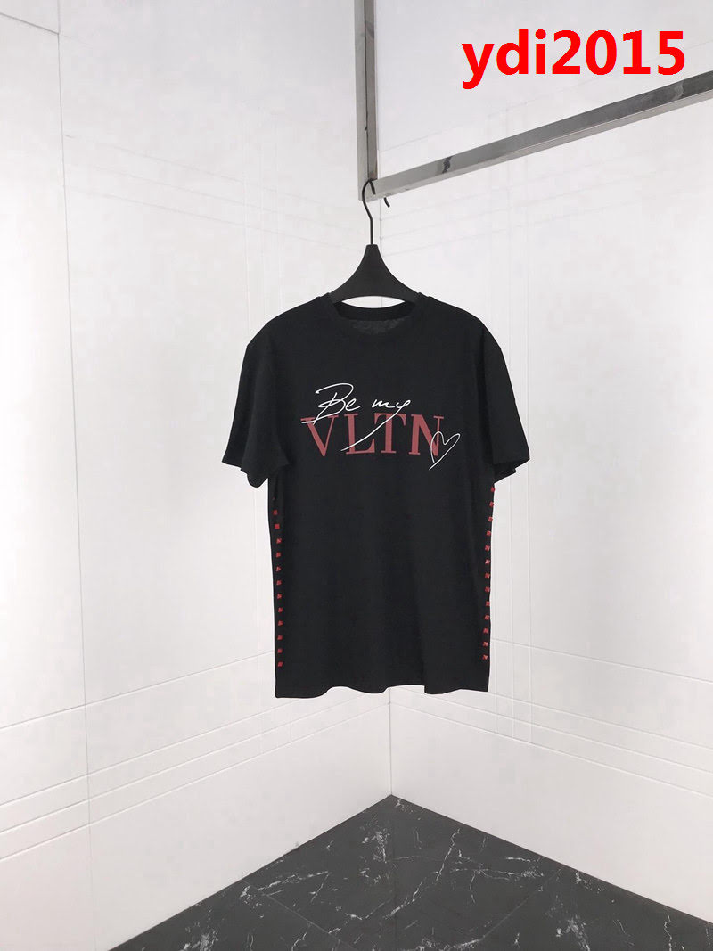 VALENTINO華倫天奴 19早春情人節限定 柳釘短袖T-shirt 雙股絲光棉面料 數碼印花工藝 高版本情侶款 ydi2015