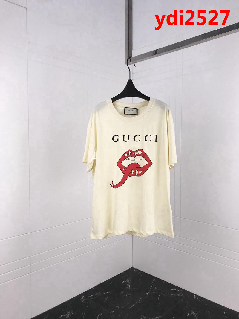 GUCCI古馳 19早春新款 官網同步 紅唇印花 米色短袖 男女同款 ydi2527