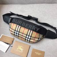 Burberry專櫃新款包包 巴寶莉格紋帆布腰包胸包挎包  db1008
