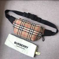 Burberry專櫃新款包包 巴寶莉格紋帆布腰包胸包挎包  db1009