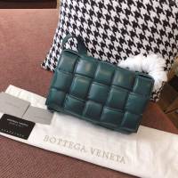 Bottega Veneta女包 寶緹嘉19新款 CASSETTE枕頭包 編織斜跨女包 原單胎牛皮 BV單肩女包 寶石綠  gxz1084
