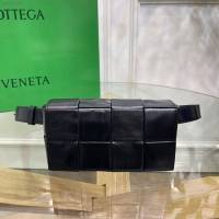 Bottega veneta高端女包 KF0023 寶緹嘉爆款黑色CASSETTE腰包 BV經典款四格腰包/胸包/斜挎包/單肩包  gxz1391