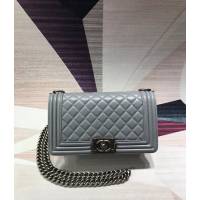 Chanel女包 香奈兒專櫃經典款BOY口蓋包 Chanel小羊皮灰色鏈條單肩斜挎包 A67086  djc4270