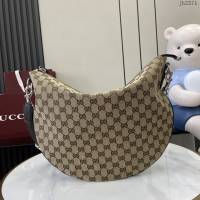 Gucci專櫃古馳最新款2025早春系列Body雙鎖扣手袋中號肩背包 jh2371型號：817420