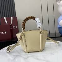 Gucci專櫃古馳最新款迷你竹節手提托特包竹籃形托特包 jh2396型號：805832