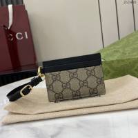 Gucci專櫃古馳最新款Emblem系列飾包帶卡片夾零錢包 jh2408型號：819121